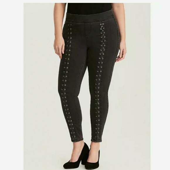 torrid Denim - Torrid Gray Wash Lace Up Jeggings Size 2/Women's 18/20